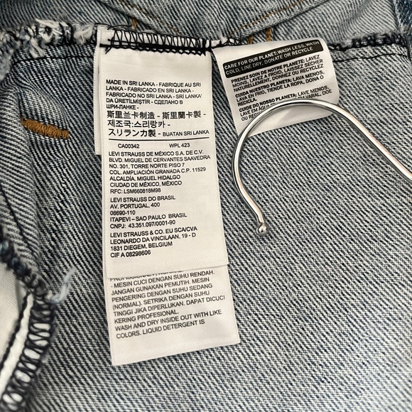 Distressed Levi’s Red Tab Denim Jacket - Medium - Picture 9 of 10